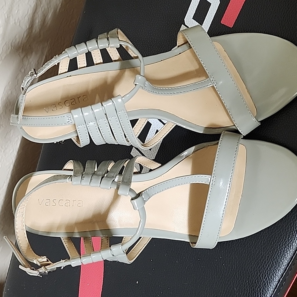 Vascara sandal size 6.5 gray